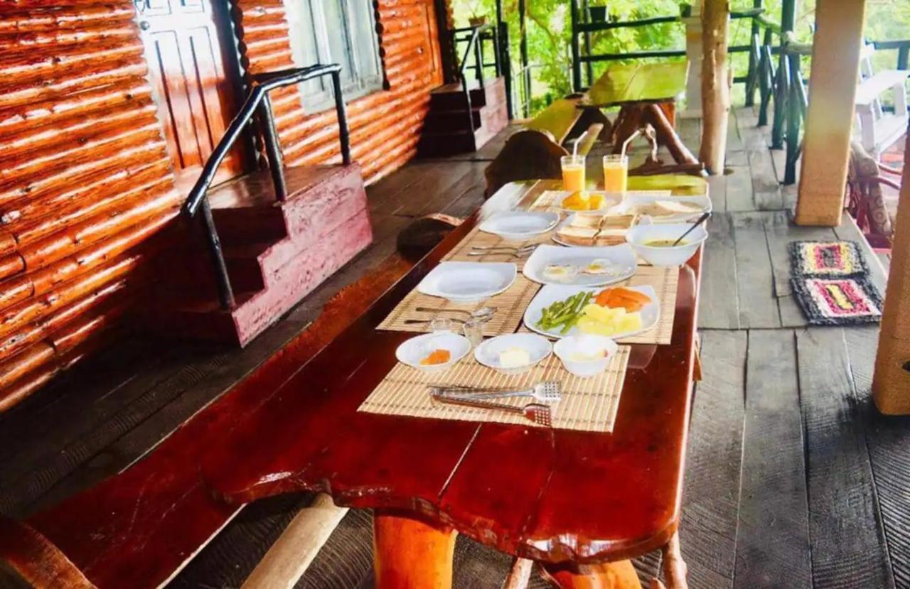 Hilltop Wood Lodge Ела Екстериор снимка