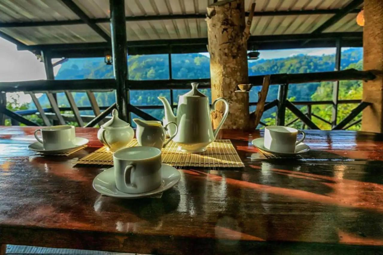 Hilltop Wood Lodge Ела Екстериор снимка