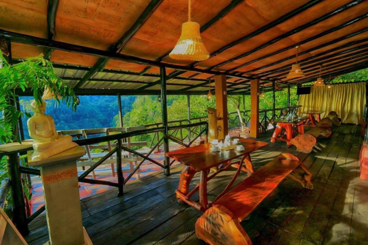 Hilltop Wood Lodge Ела Екстериор снимка