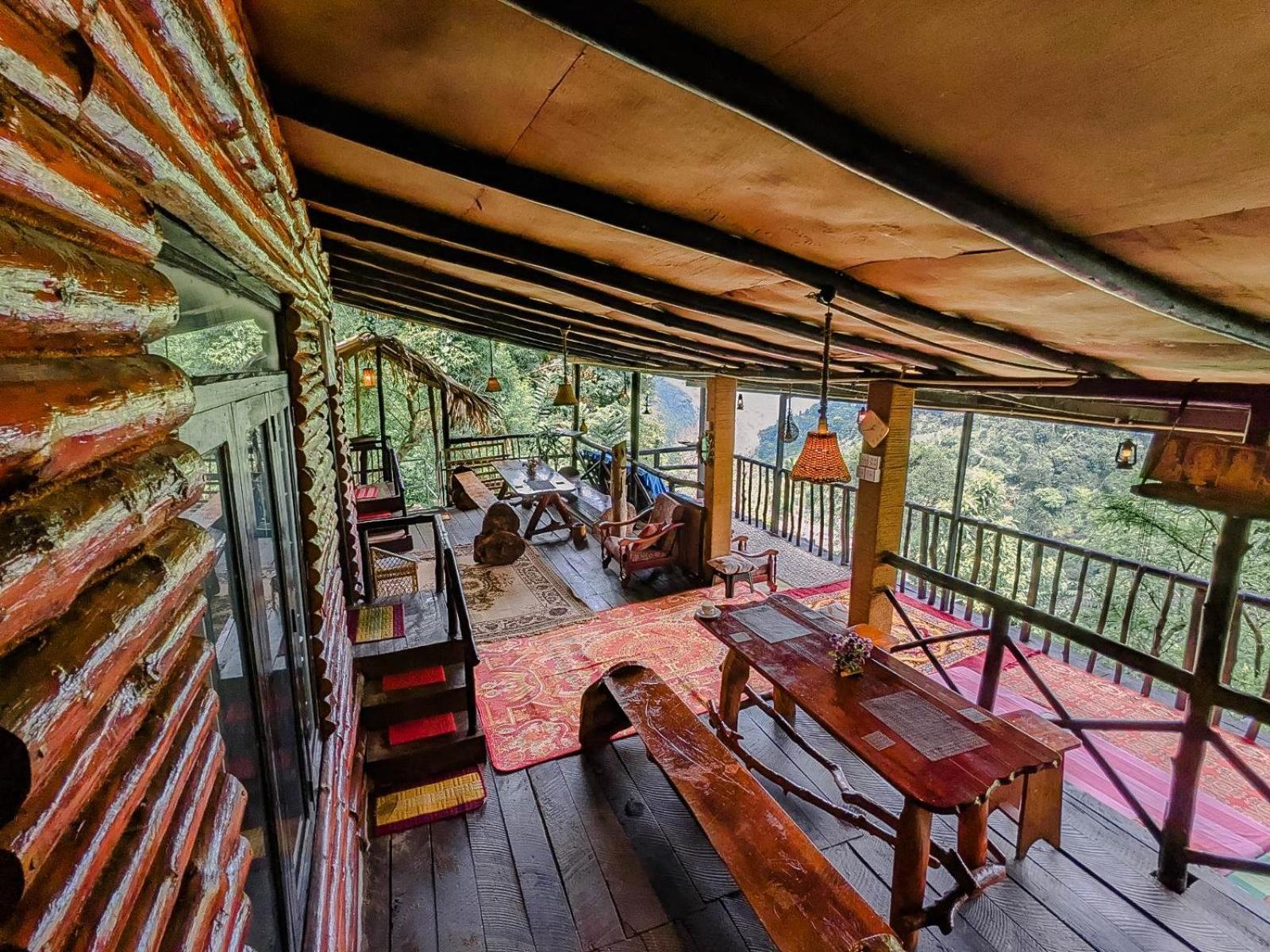 Hilltop Wood Lodge Ела Екстериор снимка