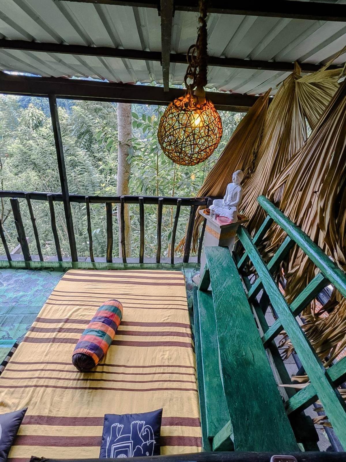 Hilltop Wood Lodge Ела Екстериор снимка