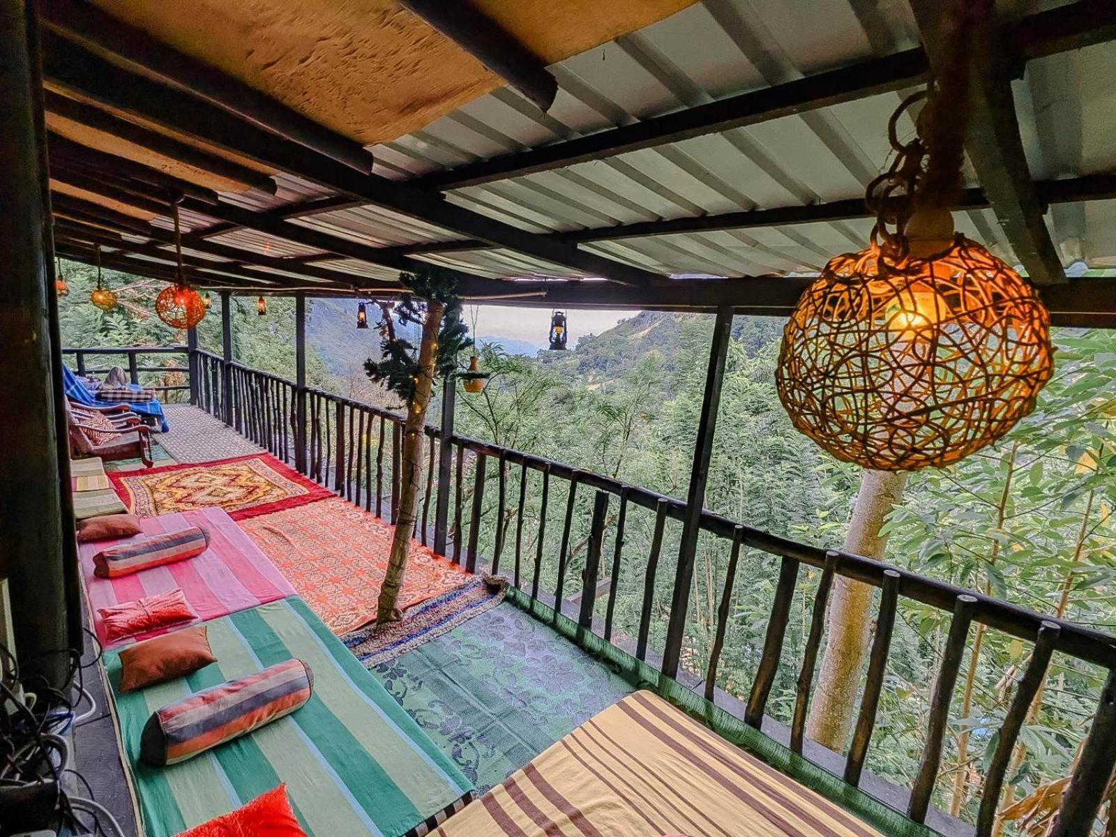 Hilltop Wood Lodge Ела Екстериор снимка